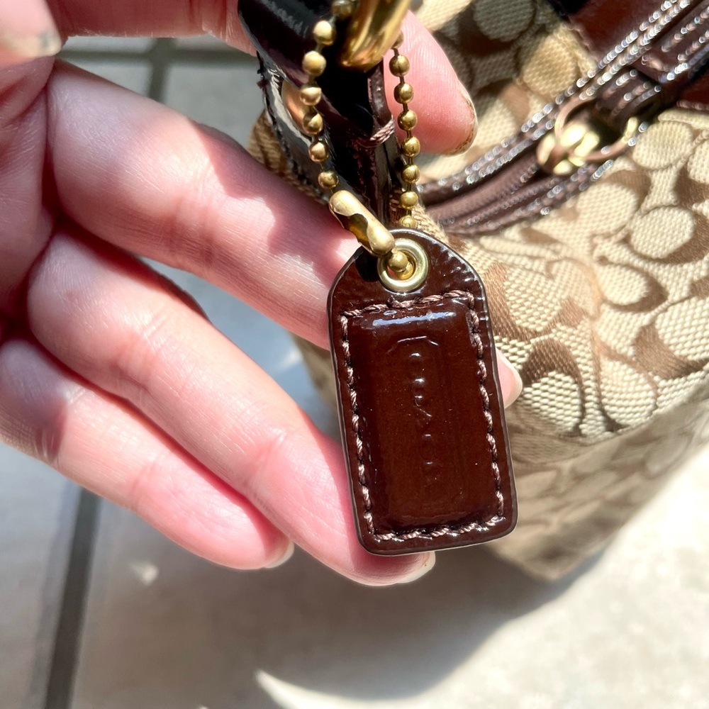 Coach Mini Monogram - Picture 4 of 16